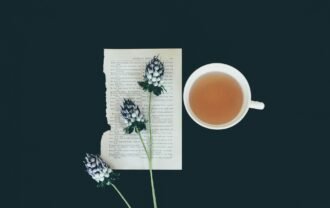 Wondering if tea is acidic or basic? Learn about green tea, milk tea, coffee acidity, and how to relieve gas and acidity naturally with Dr. Mom Herboveda – the best ayurvedic syrup for gastric problems.